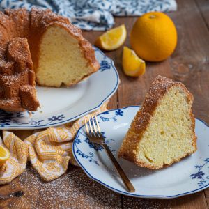 Ciambella all'arancia senza glutine e latticini