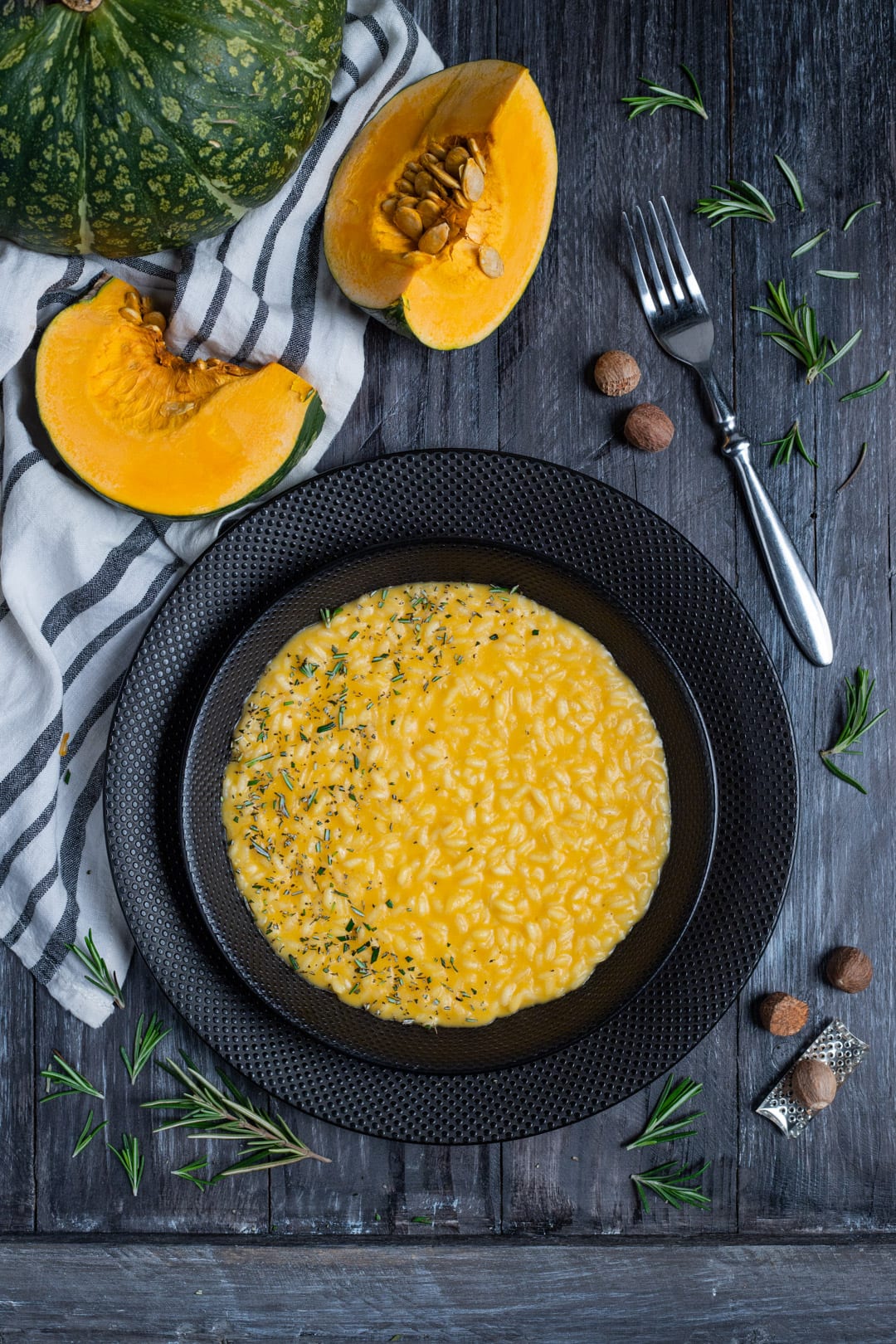 Riso zucca nel piatto pronto per l'assaggio