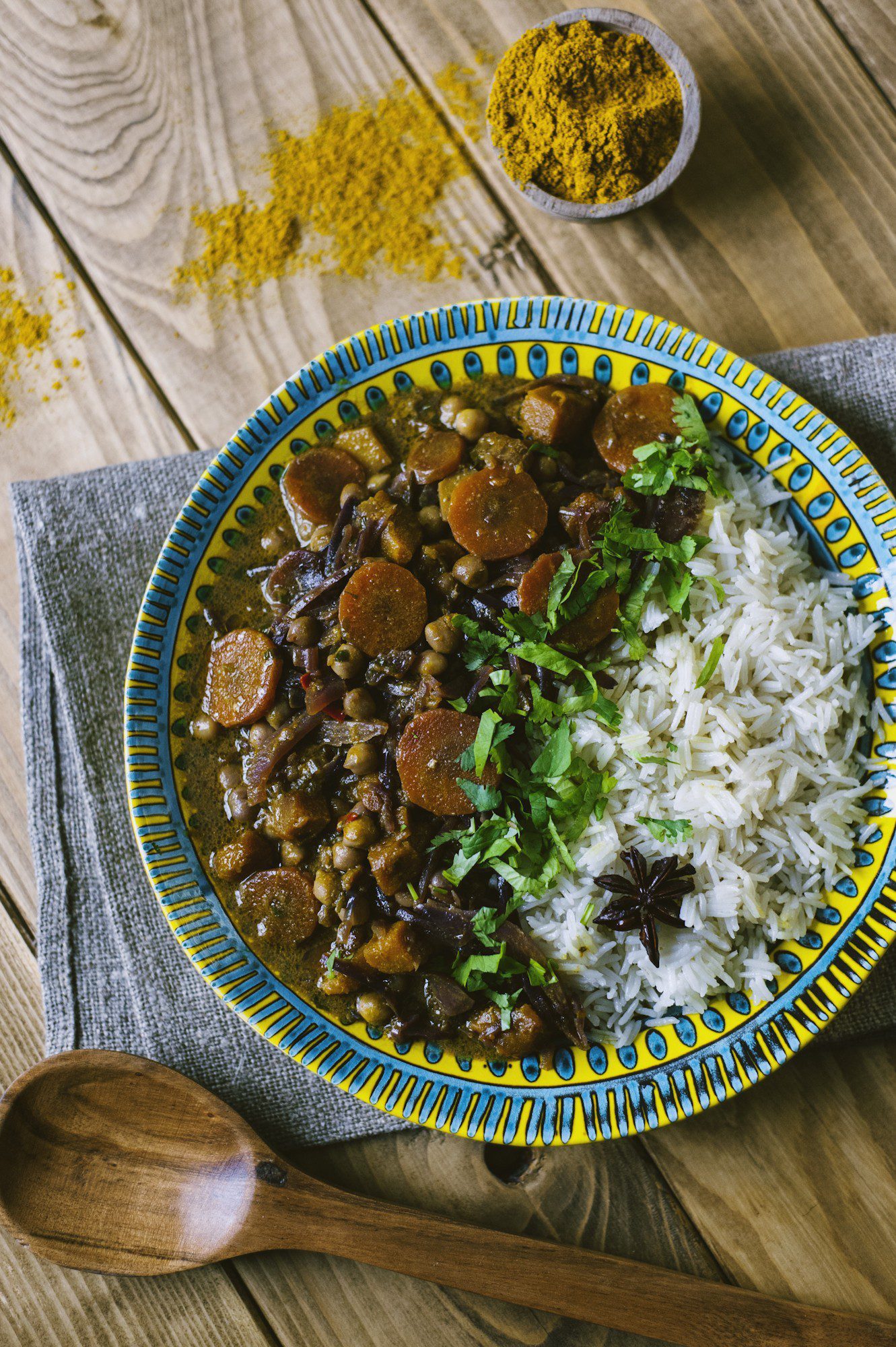 Curry di verdure con riso pilaf