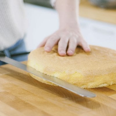 Come tagliare il pan di Spagna, per farcirlo come preferisci