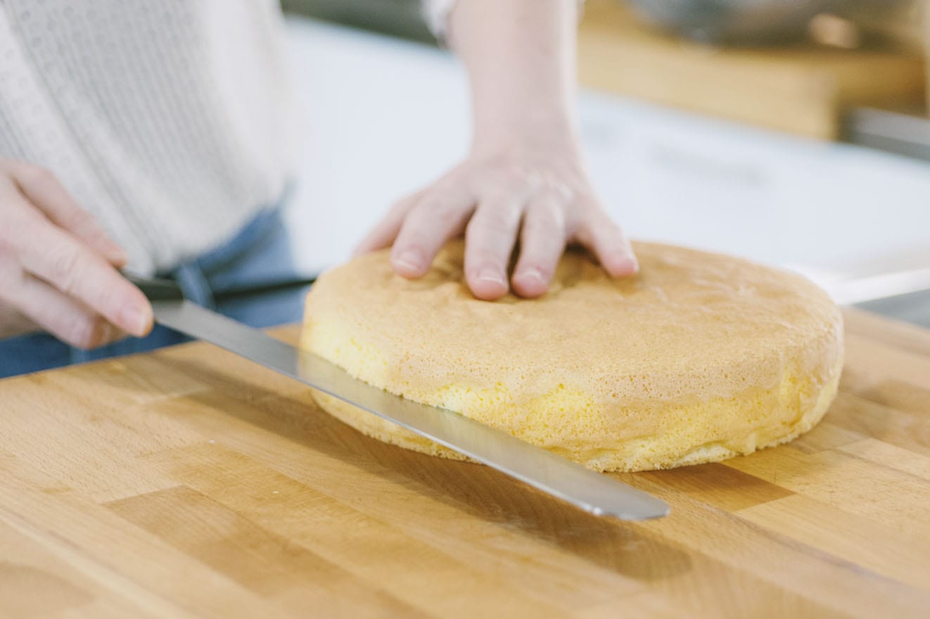 Come tagliare il pan di Spagna, per farcirlo come preferisci