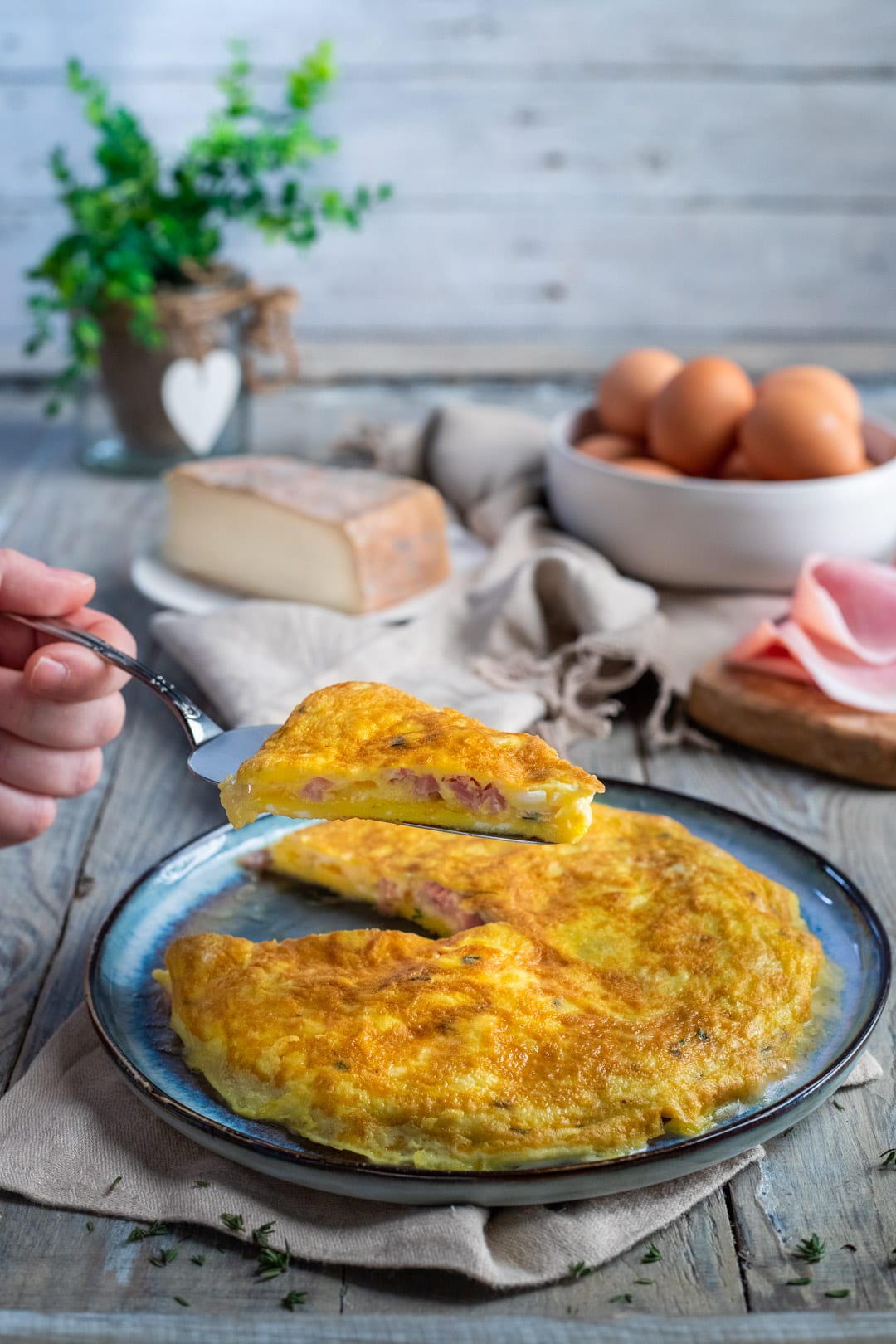 Frittata ripiena di cotto e taleggio