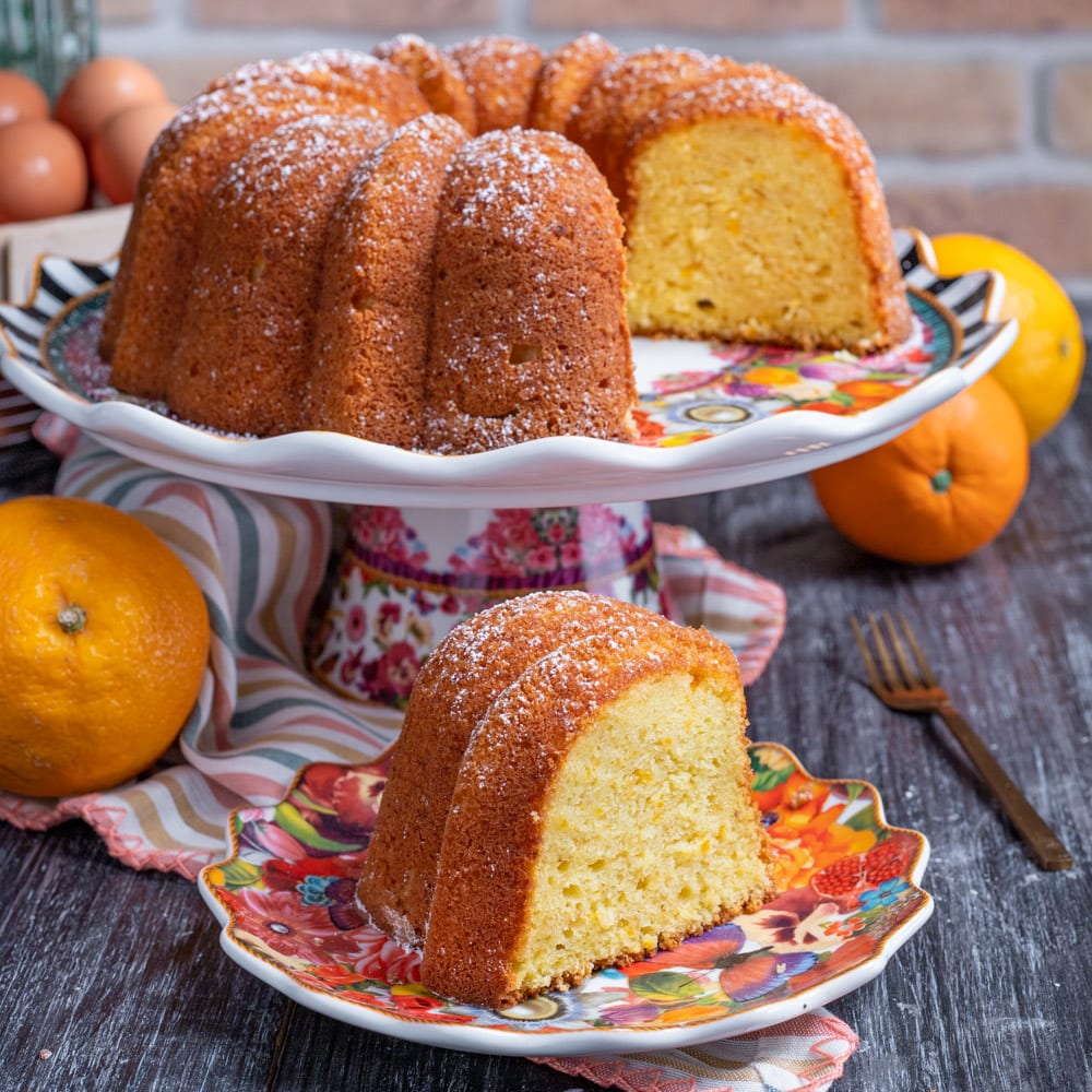 Il pan d'arancia è una torta leggera e agrumata che si prepara senza fatica e permette di usare le arance nella loro interezza, senza sprechi!