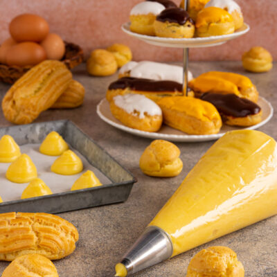 La pasta choux è leggera e perfetta per le farciture più gustose, dolci e salate... dai bignè alle zeppole