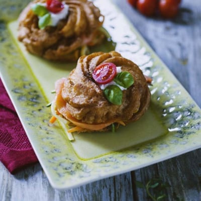 Zeppola alle verdure farcita e pronta all'assaggio