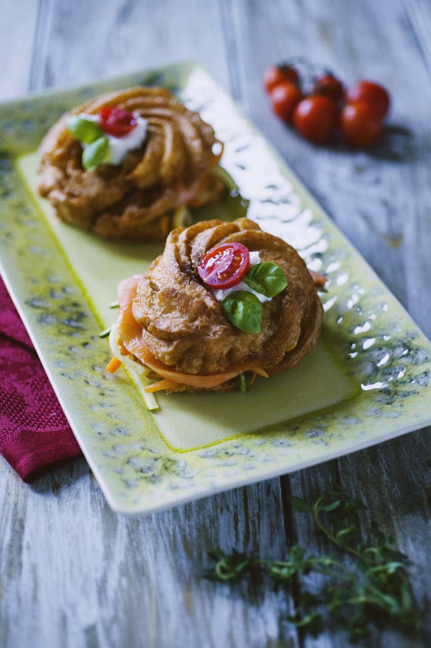 Zeppola alle verdure farcita e pronta all'assaggio