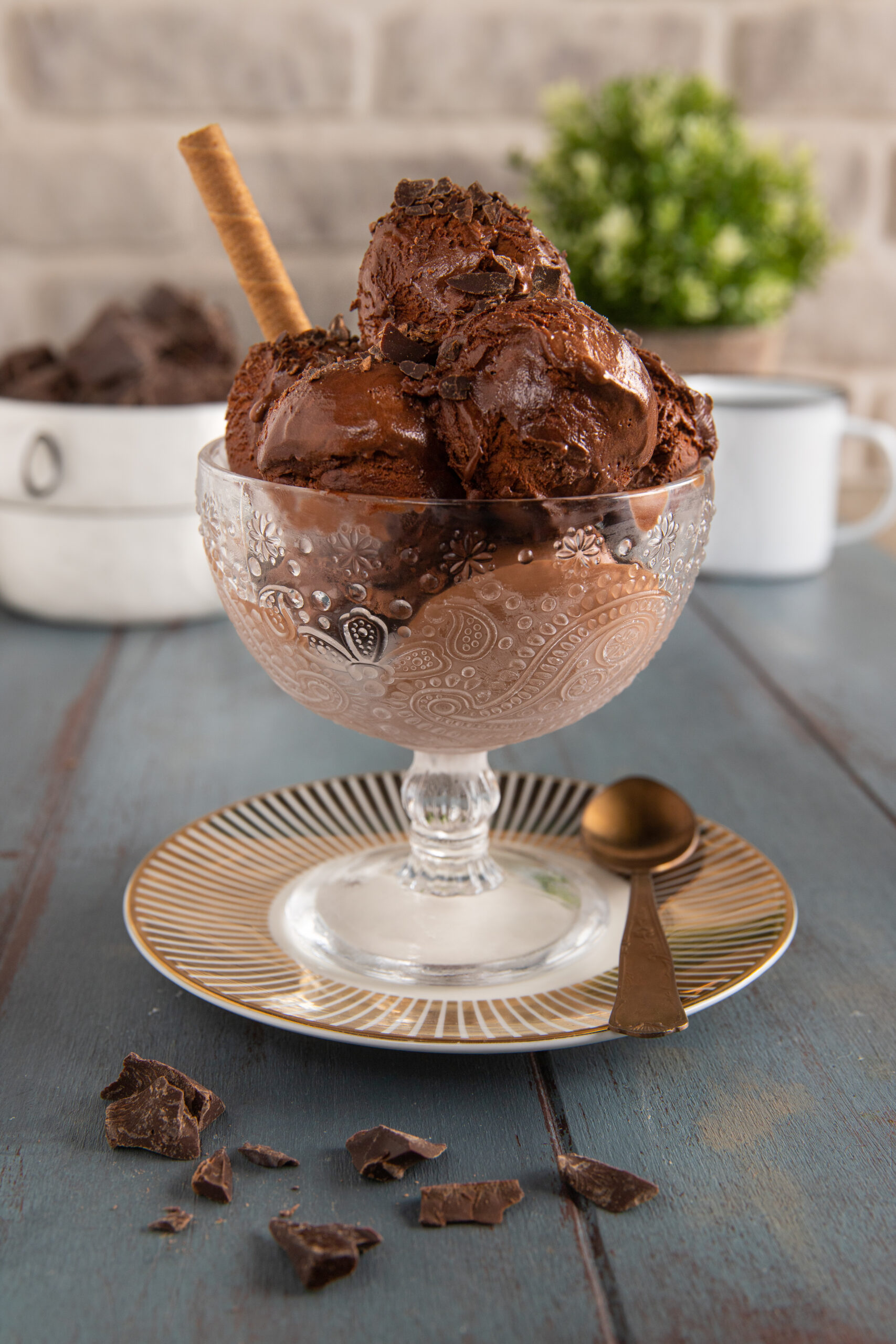 coppa con gelato al cioccolato
