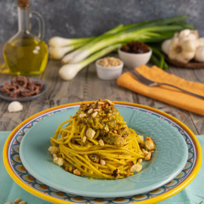 Pasta con le sarde, insaporite con zafferano e finocchietto