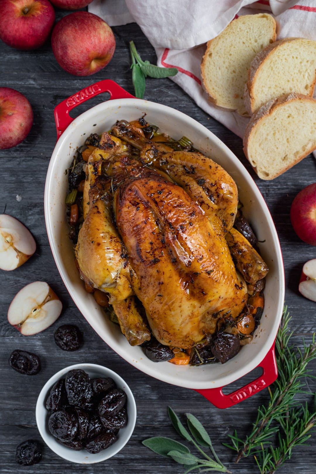 Pollo ripieno di mele e prugne 