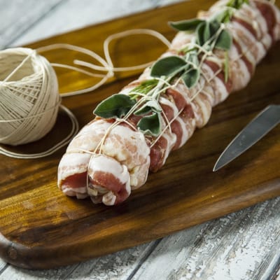 Come fare un rollè con dei piccoli pezzi di pollo