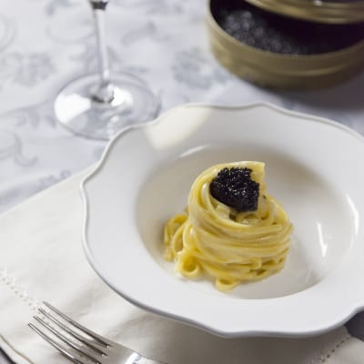 Tagliolini al caviale e burro aromatizzato