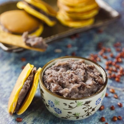 Marmellata cremosa di fagioli giapponese in terrina per farcire dorayaki