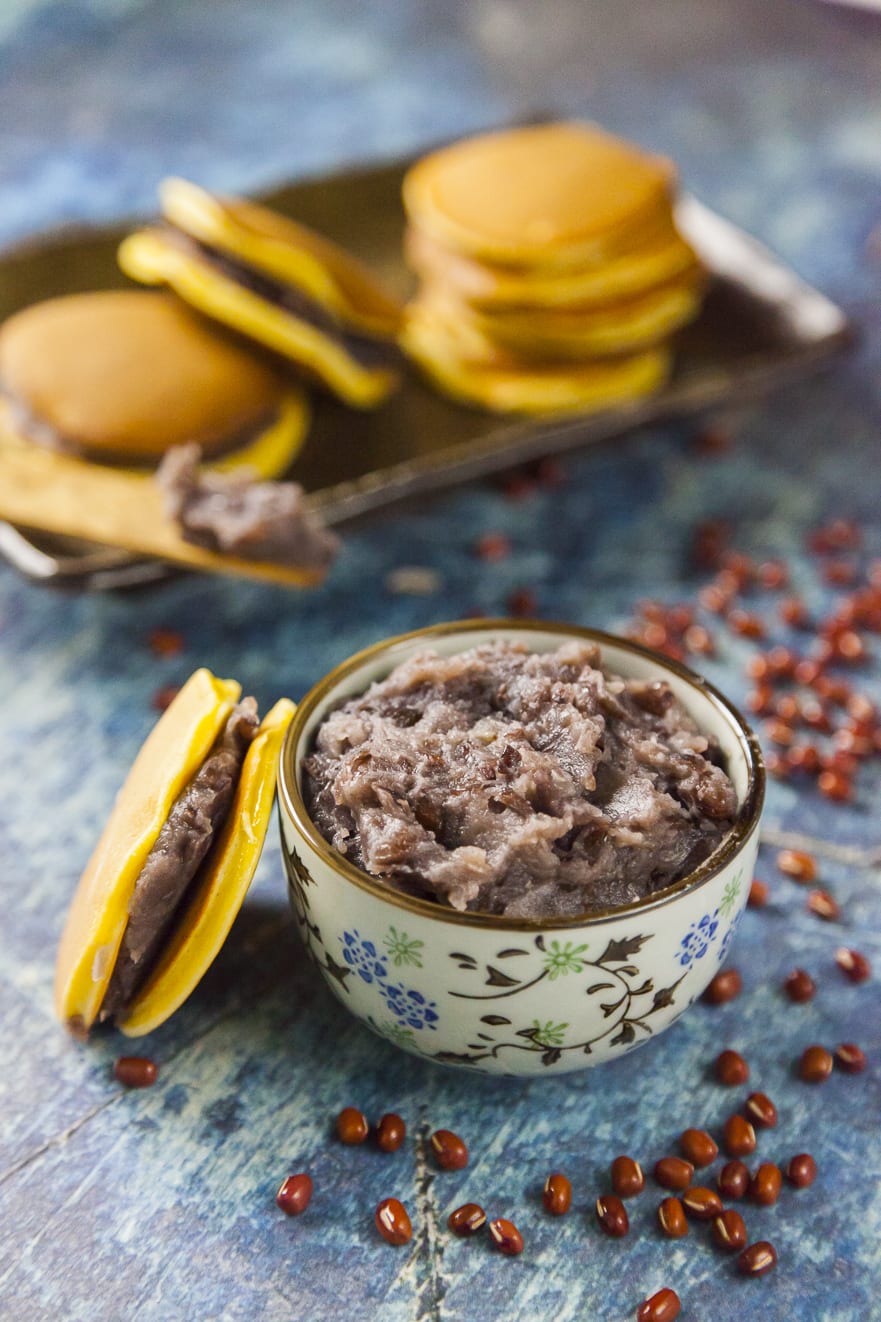 Marmellata cremosa di fagioli giapponese in terrina per farcire dorayaki