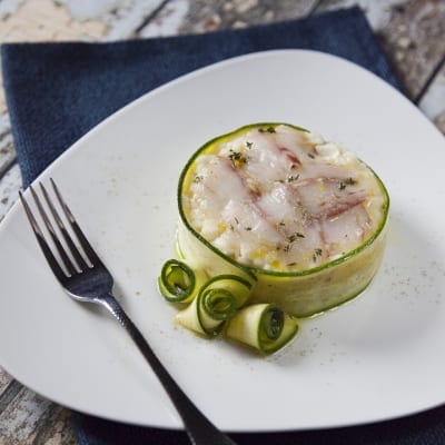 Risotto con branzino in cestino di zucchine e roselline ricetta facile veloce e semplice