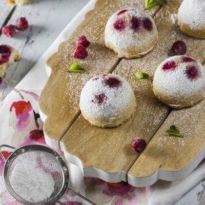 Tortine al limone e lamponi senza glutine e senza lattosio o latticini soffici e facili da preparare ricetta semplice con zucchero a velo