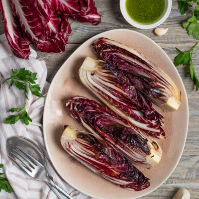 Radicchio cotto alla griglia nel piatto