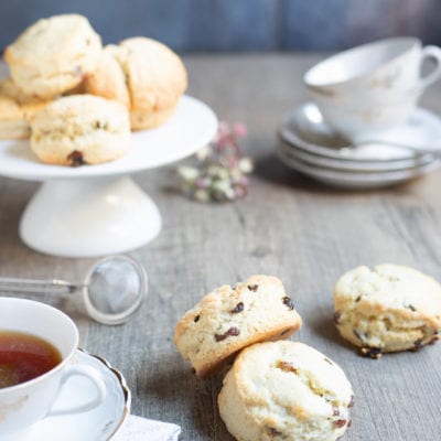 Scones con uvetta pronti per l'assaggio