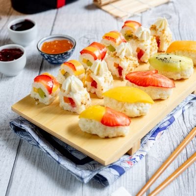 Sushi di frutta goloso pronto da gustare
