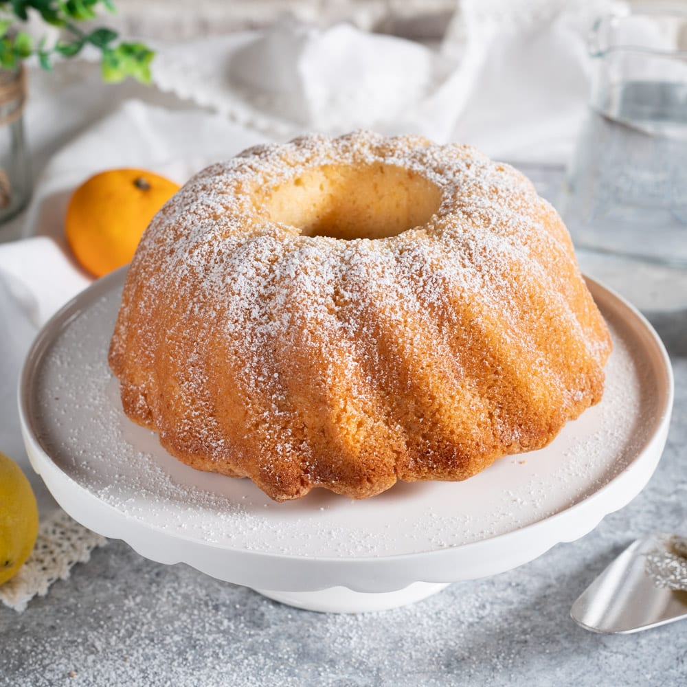 La ciambella all'acqua è un dolce leggero, profumato alla vaniglia e agrumi