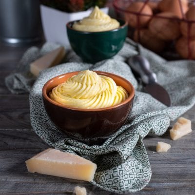 Crema pasticcera al Parmigiano golosa e veloce