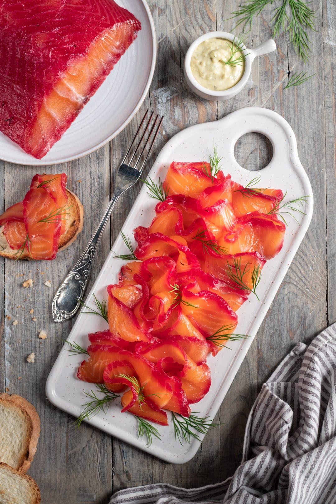 Salmone Gravlax pronto da gustare