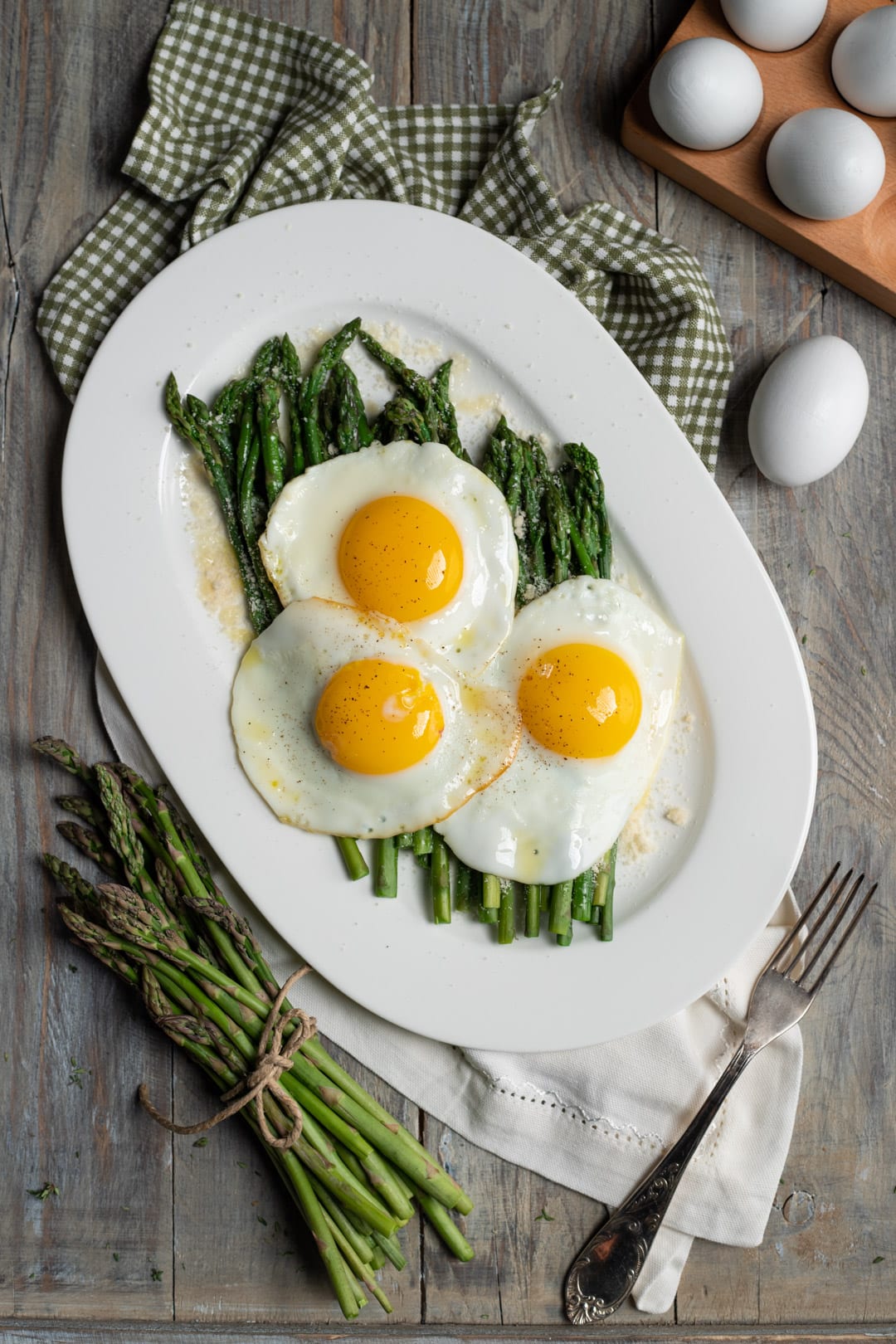 Asparagi alla milanese uova in cereghin