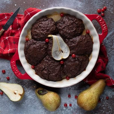 Cobbler cioccolato e pere al passito