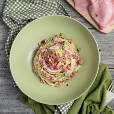 Linguine con fonduta e mortadella