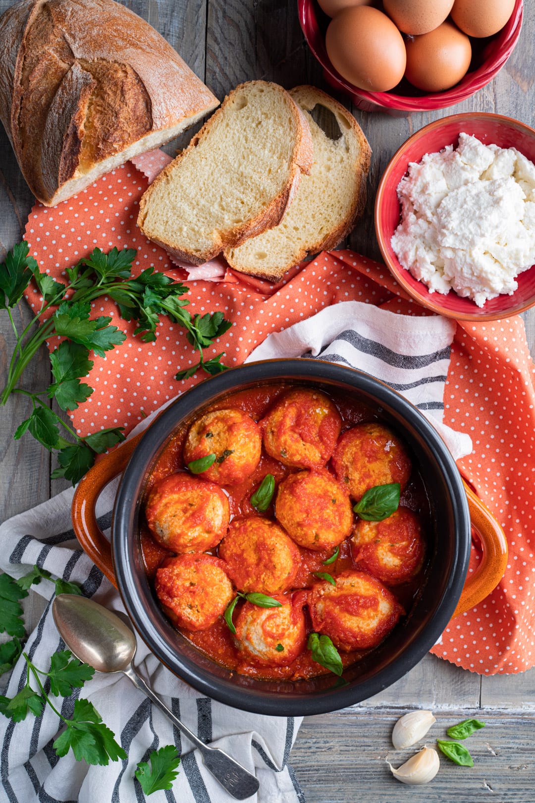 Polpette ricotta al sugo