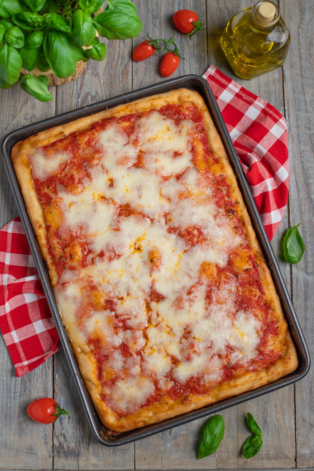 Pizza in teglia - Ricetta Fatto in casa da Benedetta