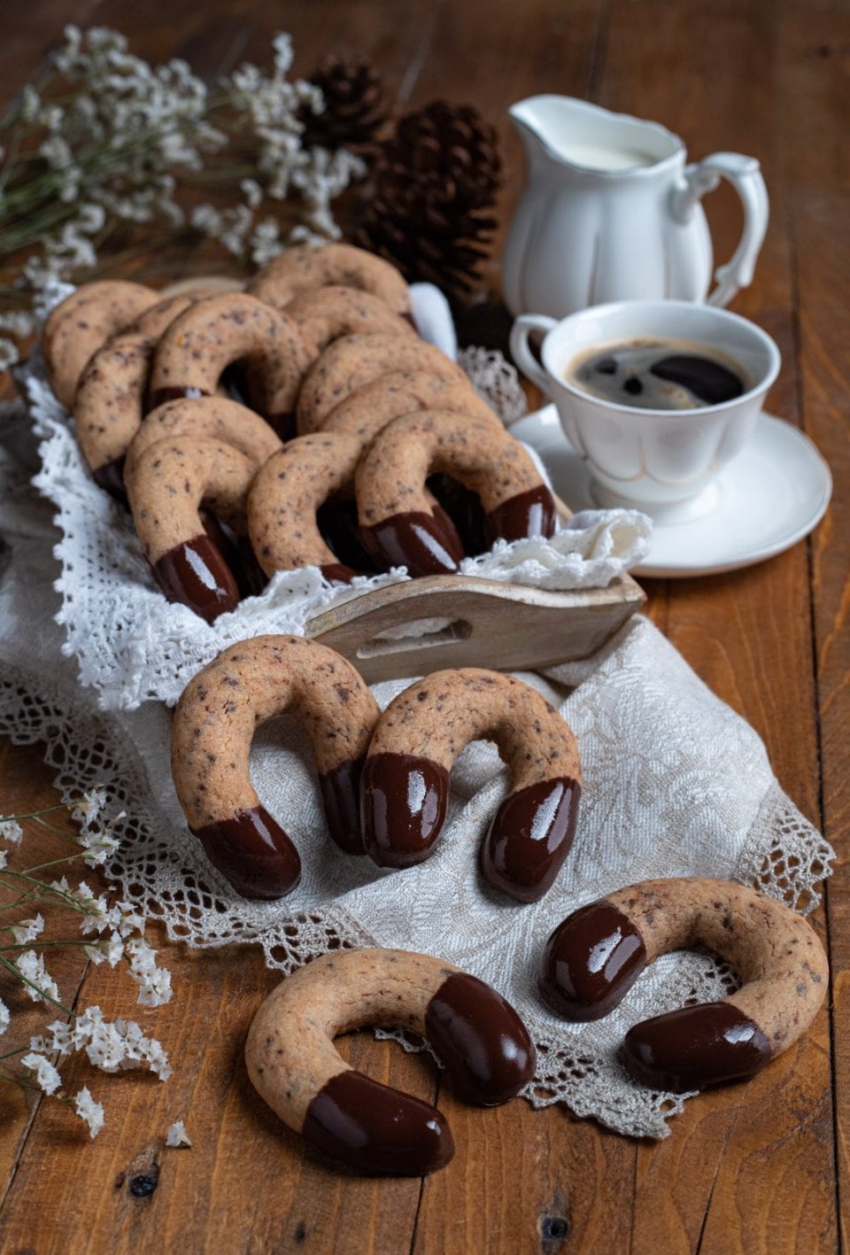 Vassoio di biscotti kipferl al cioccolato