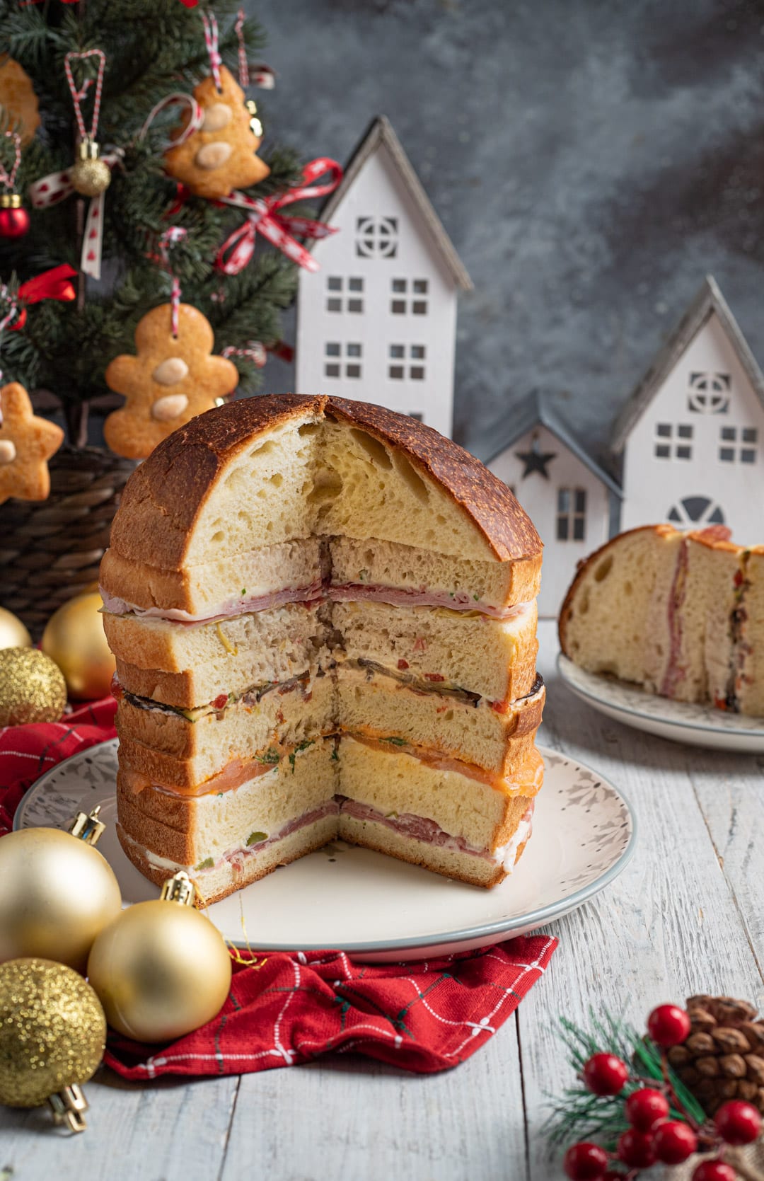 Panettone gastronomico tagliato