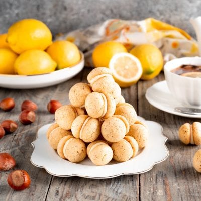 alzatina con biscotti al limone
