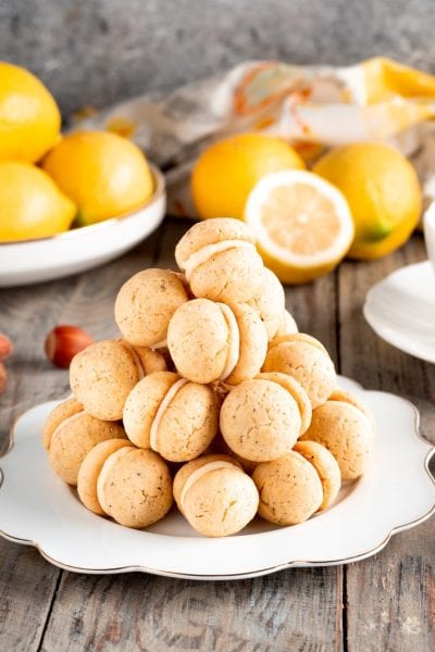 alzatina con biscotti al limone