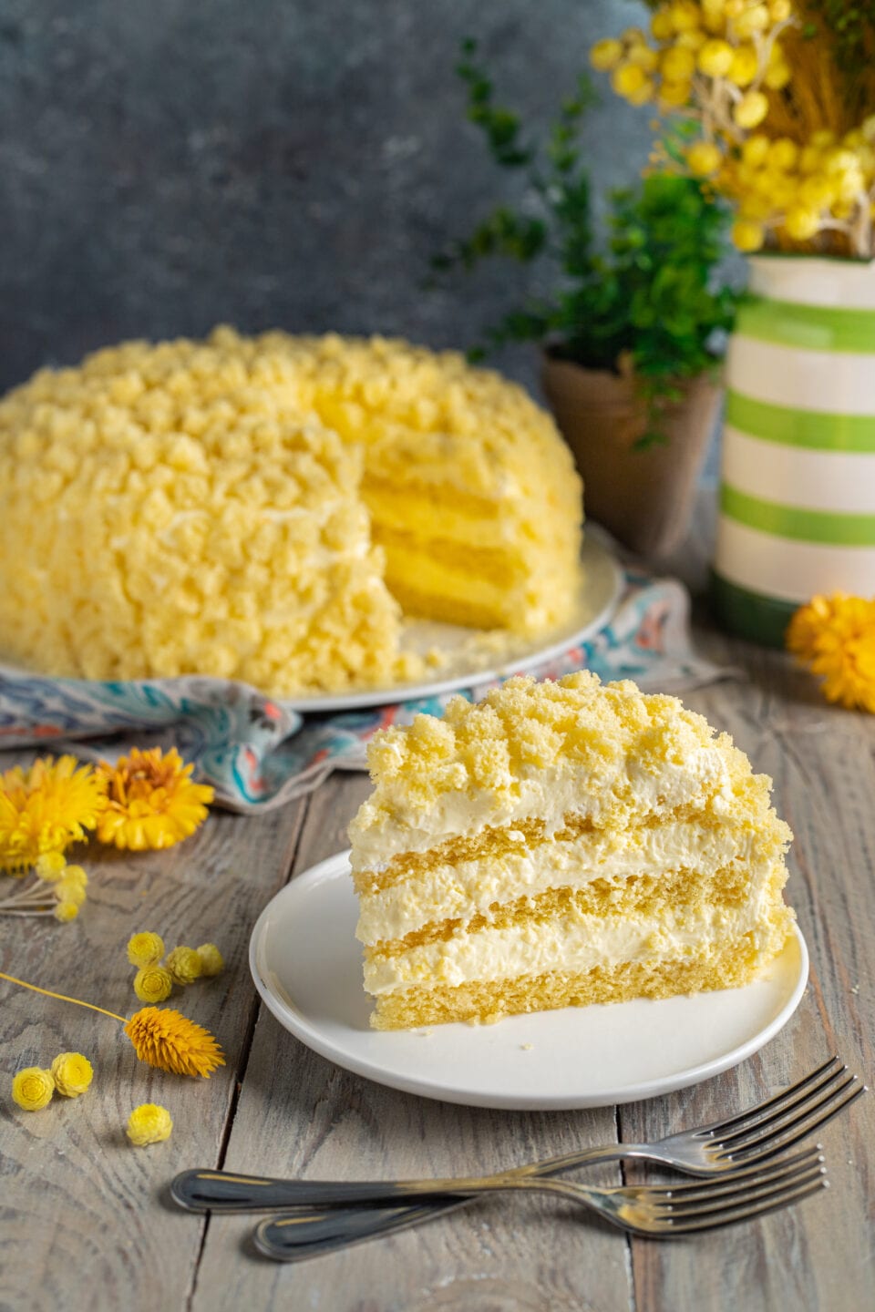 torta mimosa con fetta