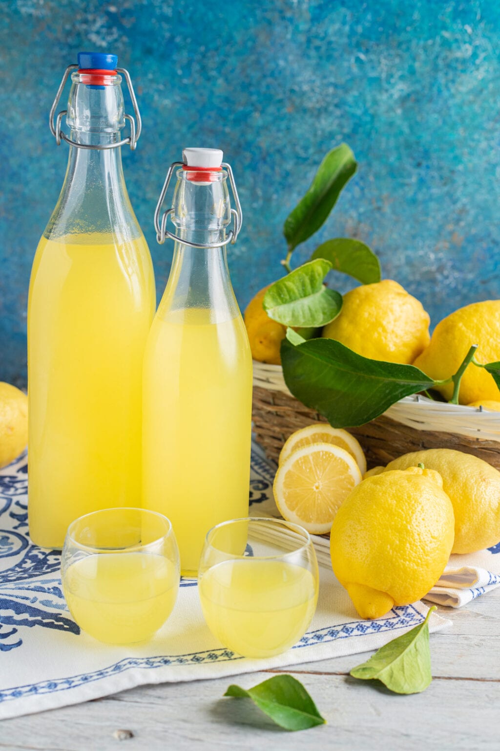 Limoncello - La ricetta del liquore italiano fatto in casa