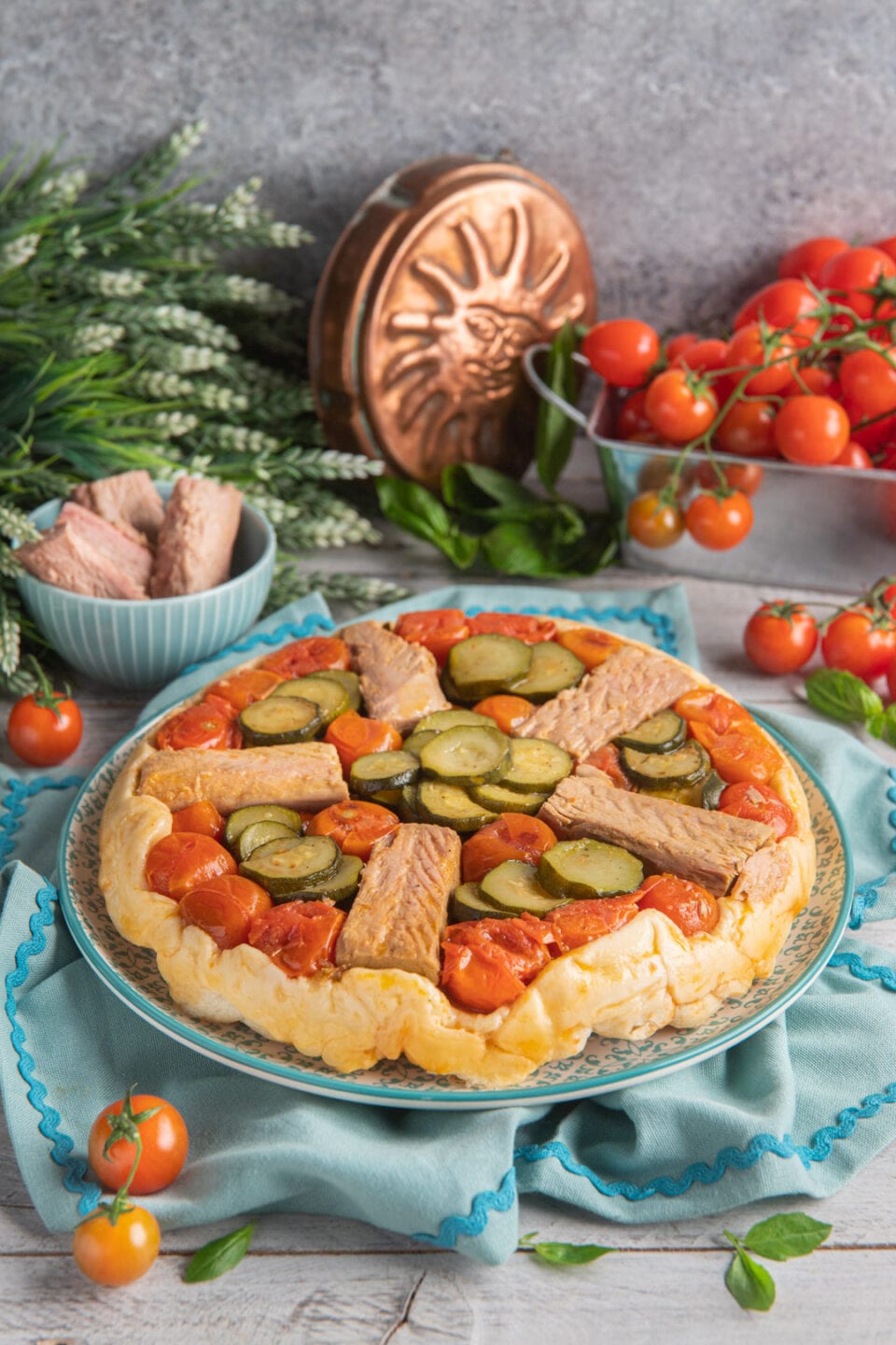 torta di pasta sfoglia rovesciata al tonno