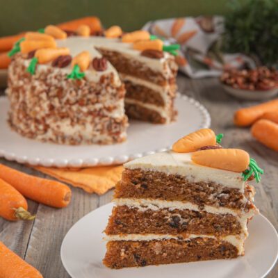 Carrot cake, o torta di carote, fatta con carote nell'impasto e frutta secca