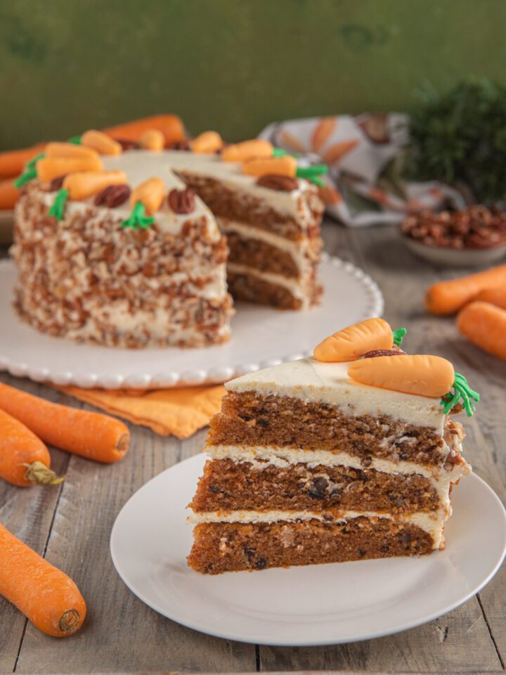 Carrot cake, o torta di carote, fatta con carote nell'impasto e frutta secca