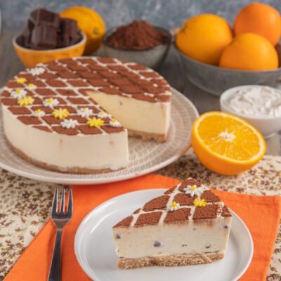 Cheesecake a base di yogurt con decorazione al cacao