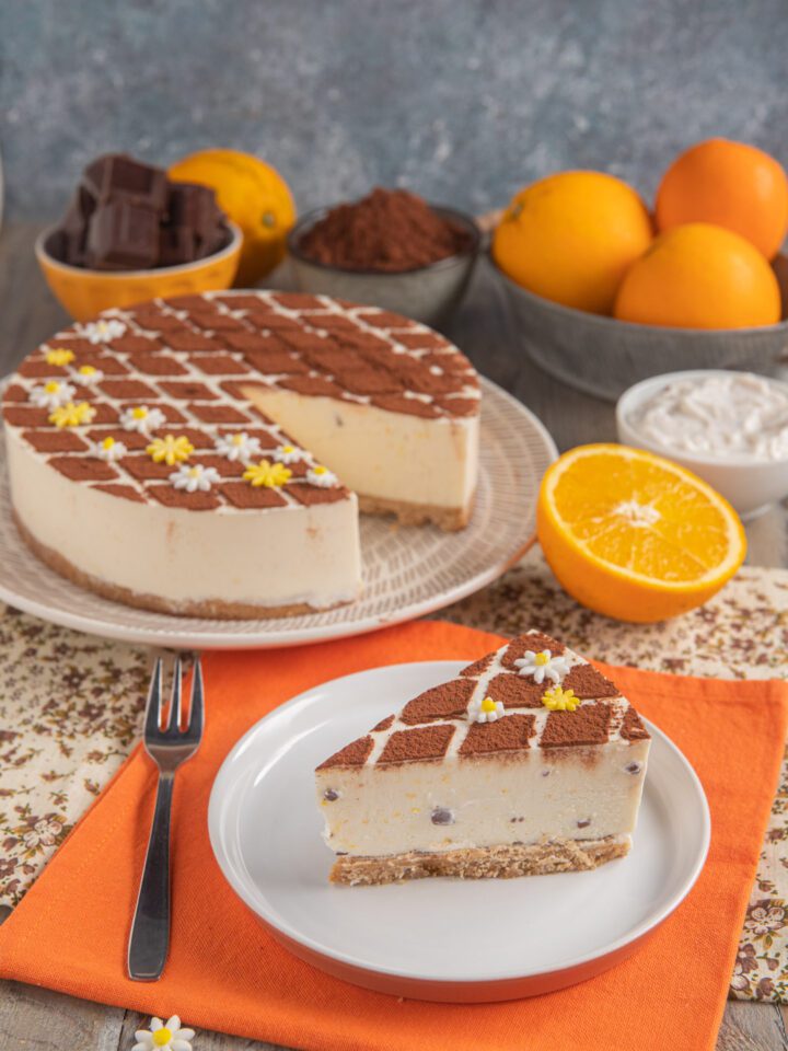 Cheesecake a base di yogurt con decorazione al cacao