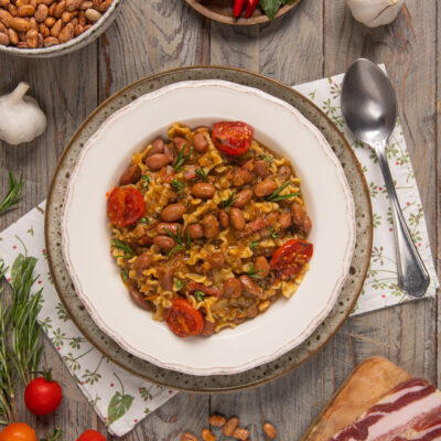 piatto da portata con pasta e fagioli