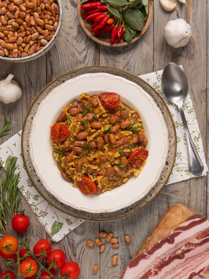 piatto da portata con pasta e fagioli