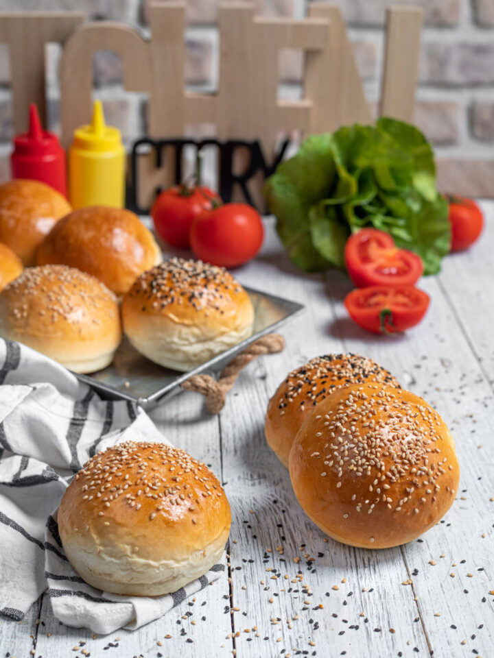 burger bun, pomodoro insalata, maionese, ketchup