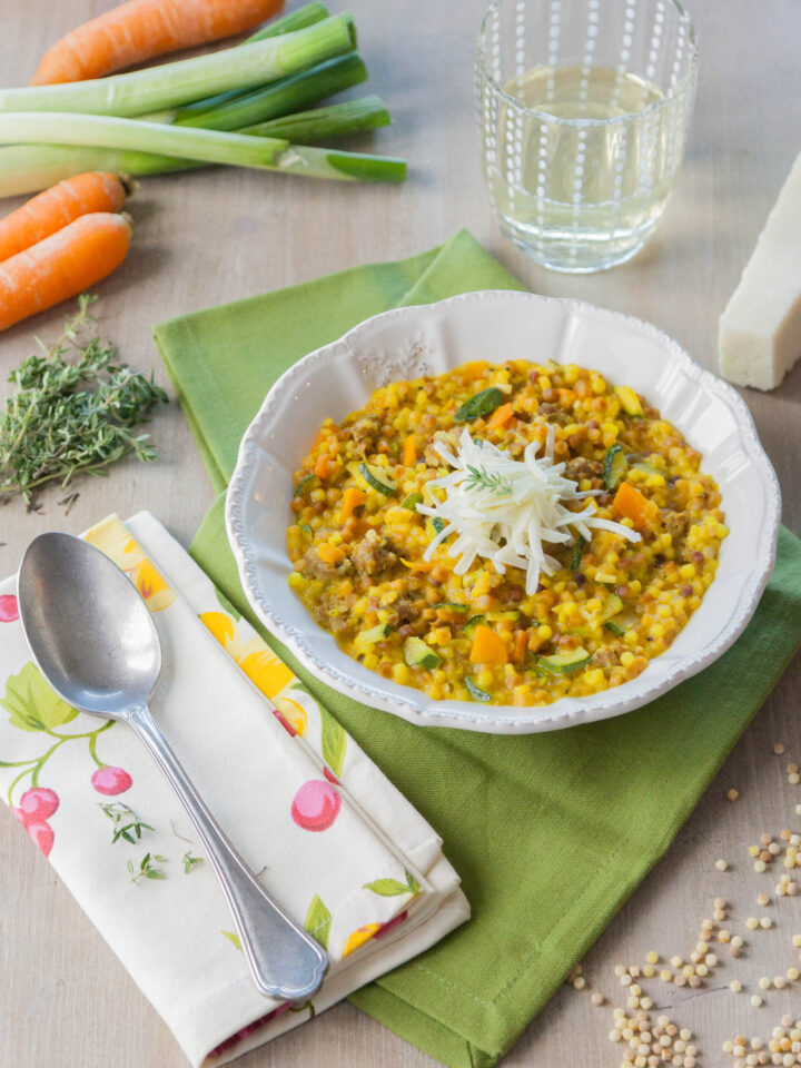 Foto fregola con zucchine salsiccia e zafferano