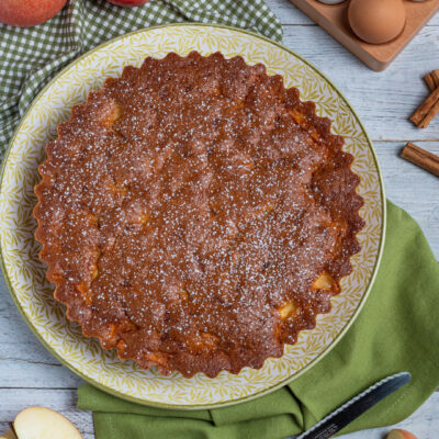 piatto da portata con torta di mele