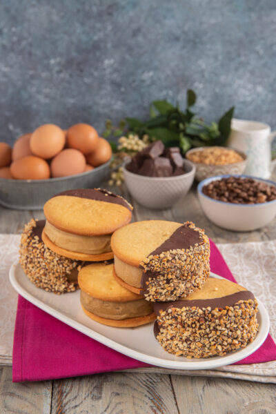 biscotti gelato al caffè con cioccolato e granella di nocciola