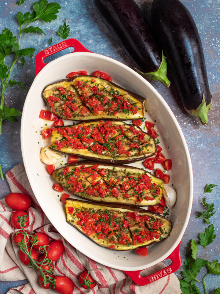 teglia con melanzane al forno e pomodorini