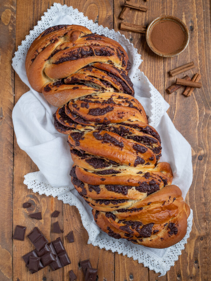 babka intero con ciooccolato fondente