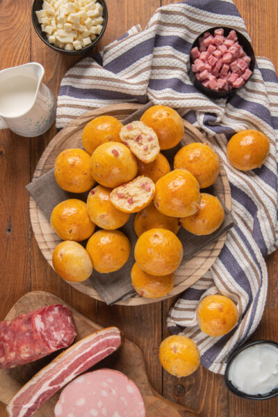 Piccoli panini tipici della cucina campana, dall'impasto arricchito con salumi e formaggi